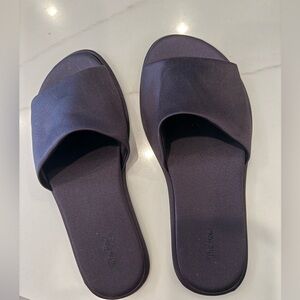 THE ROW sides in plum. 7 1/2 try to size, never worn! Insane deal.